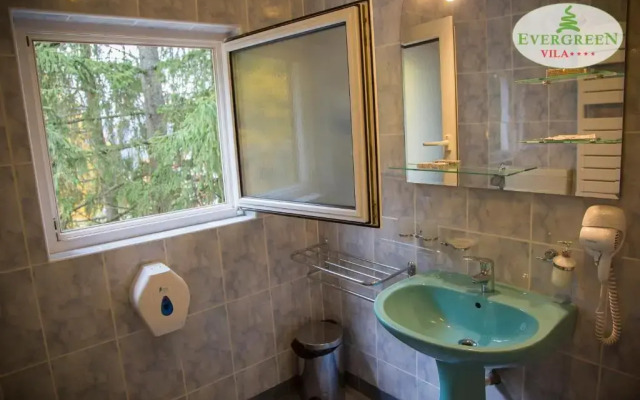 Evergreen Villa