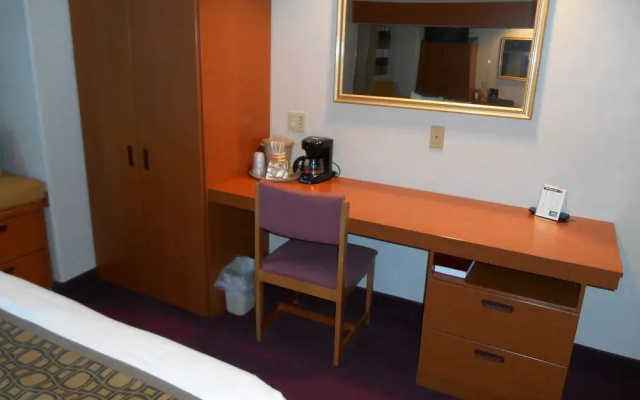 GuestHouse Inn & Suites Sutherlin