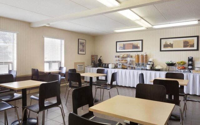 Travelodge Calgary MacLeod Trail