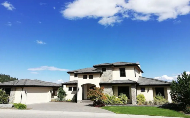 Mission Hill Lake View Villa
