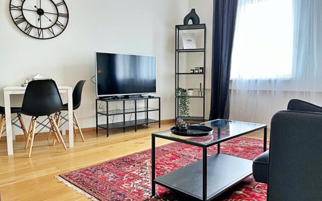 River View 1 BD Old Town Apartment by Hostlovers
