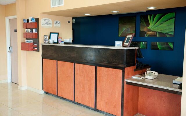 Country Inn & Suites by Radisson, Wichita East, KS