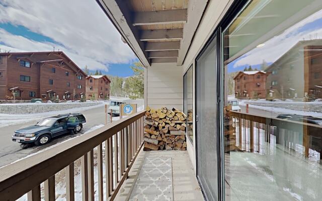 One Bedrooms At Snowbird Condos Slopeside - Free Wifi & Assigned Parking!