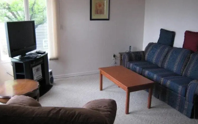 Peachland Lakeview Vacation Suite