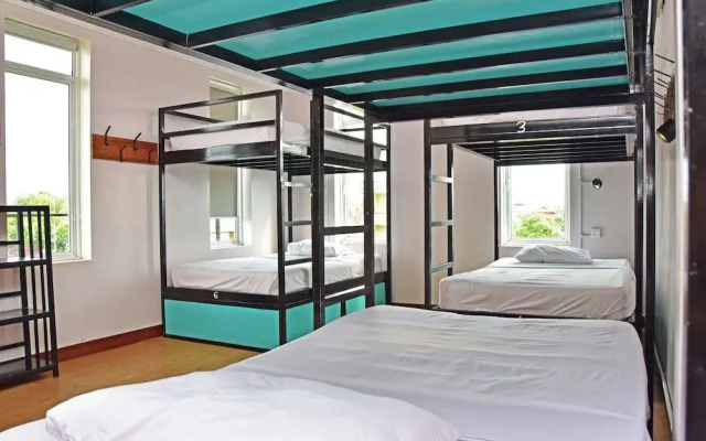 Mad Monkey Hostel Kampot