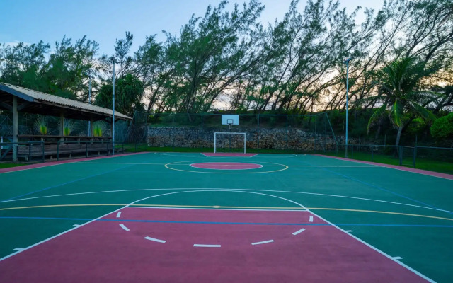 Dom Pedro Laguna Beach Resort & Golf