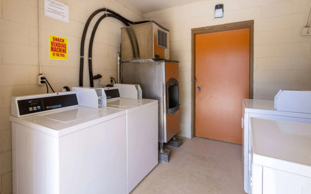 Super 8 by Wyndham Williamsburg/Historic Area