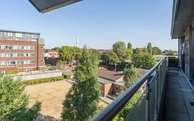 Luxury 2 Bed Apartment Parking by NEC Solihull