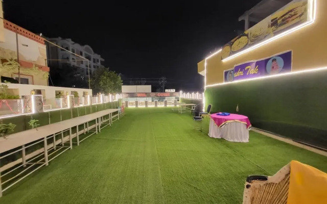 OYO Flagship 70158 Meenu Inn