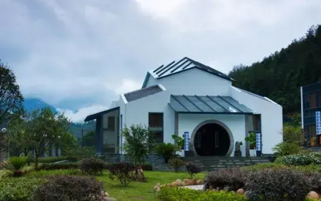 Hidden in mountains and valleys Guesthouse
