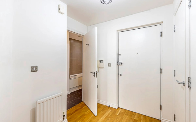 Bright Battersea Apartment