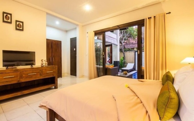 SMV . 4-BR · 4BR Pool Prime Area Walk To Beach N Shops Legian – Guest Rooms – Kuta