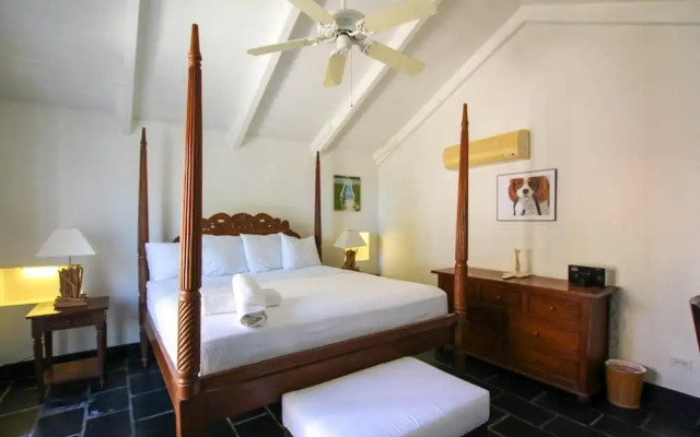 Relax by the pool, minutes from the beach - Toad Hall by BSL Rentals