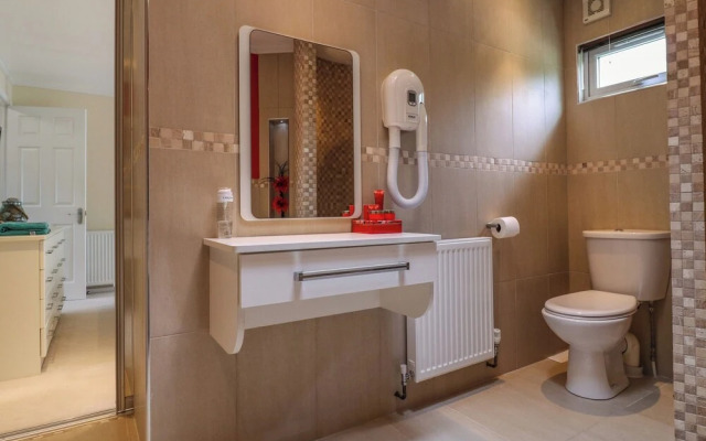 Owls Retreat, Lodge 11