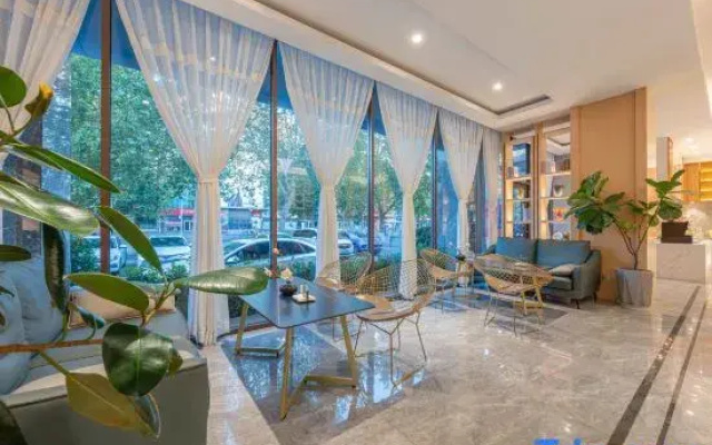 Magnotel Hotel (Zibo Yinzuo Plaza West Sixth Road)
