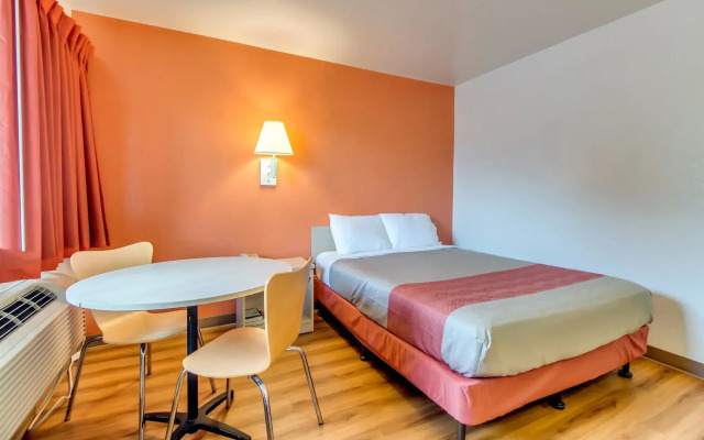 Motel 6 Venice, FL