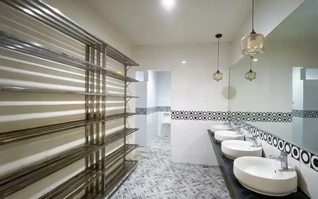 RedDoorz Hostel @ Finest Medan