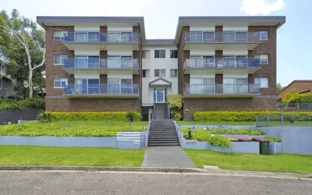 Adriana, 6/83-85 Ronald Avenue