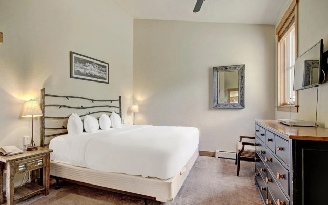 Mountain Thunder Lodge