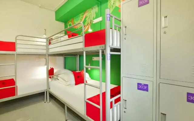 RedDoorz Hostel @ Beach Road