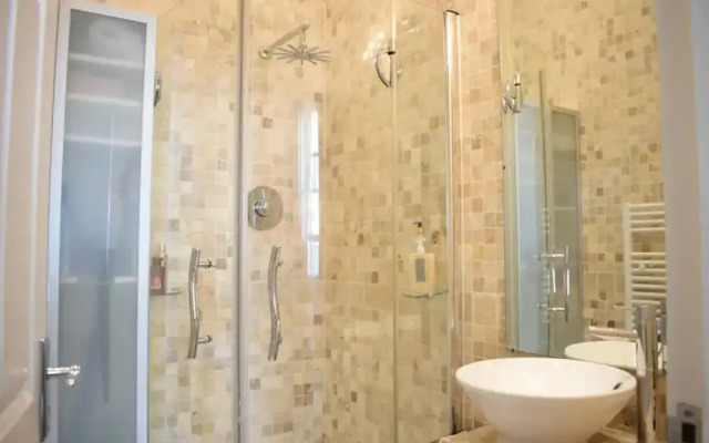 1 Bedroom Flat Near Hyde Park