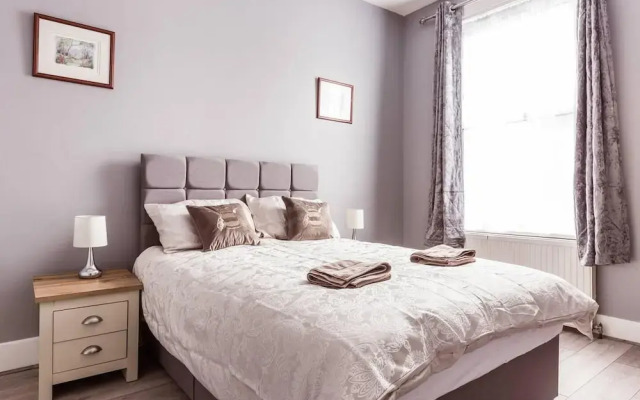 North Central London House/ Sleeps8/garden/wifi