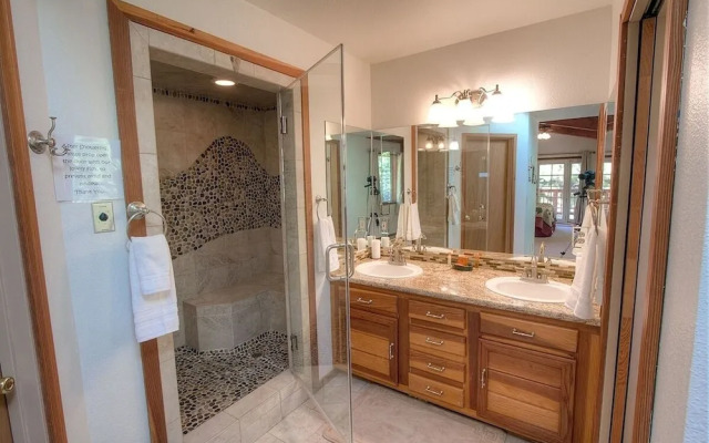 Bear Country 4 Bedroom Home by RedAwning