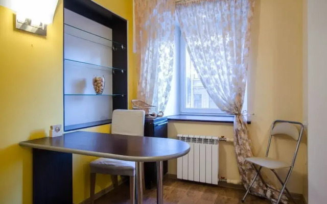 Emperoom Near Summer Garden Apartments