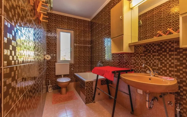Awesome Apartment in Mundanije With 3 Bedrooms