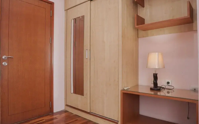 Homey and Modern with City View 2BR Poins Square Apartment