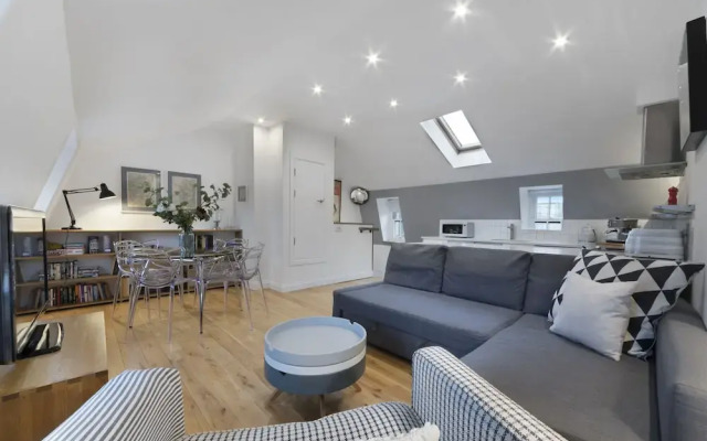 King's Cross Penthouse by MoreThanStays