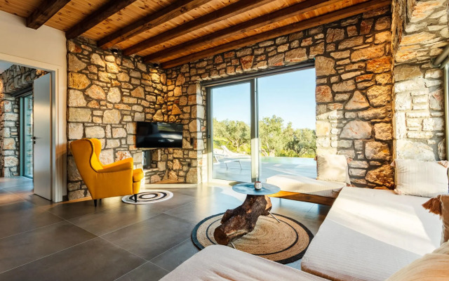 Gerakada Luxury-Horizon Villa with Private Pool