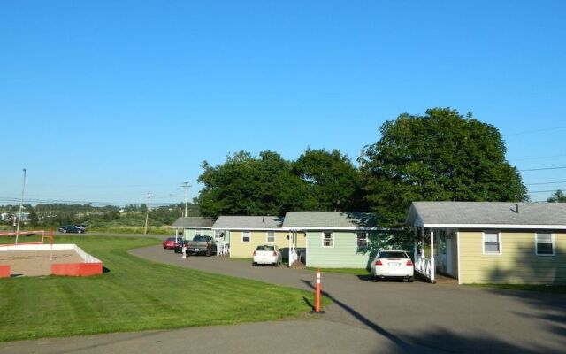 Royalty Maples Motel & Cottages