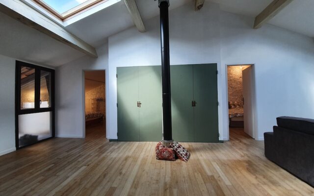 Modern Holiday Home in Olonzac with Private Swimming Pool