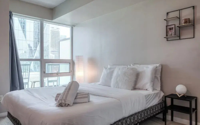 Rivetstays - The Yonge Grand Suites