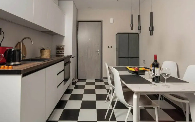 Demmi Central 2BR Designer Apt