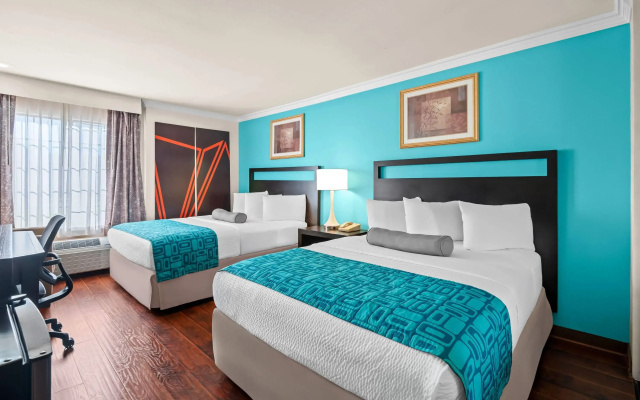 Howard Johnson by Wyndham Pasadena