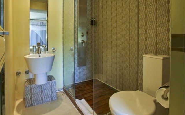 Catembe Gallery Hotel