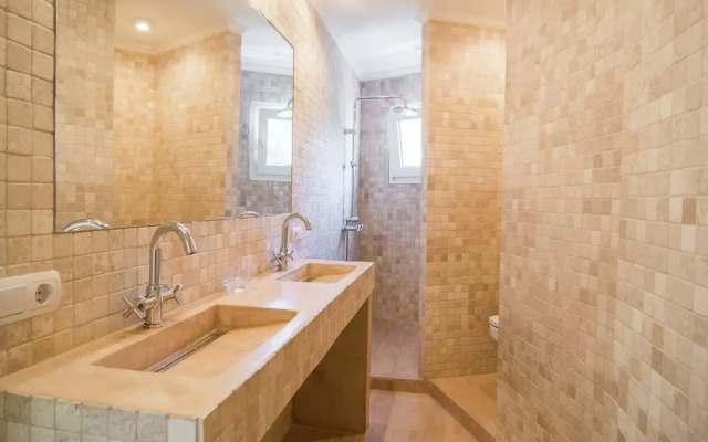 Stunning, Spacious Villa Within Walking Distance of the Charming Village of San Carlos