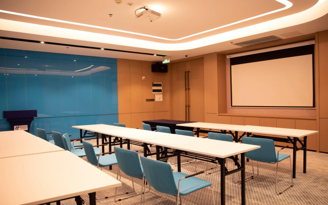Holiday Inn Express Shenzhen Longhua by IHG