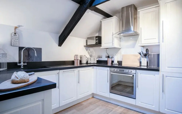 Cosy At The Mews - 2 Bedroom Apartment - Tenby