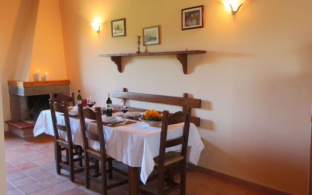 Elegant Farmhouse in Campriano With Swimming Pool