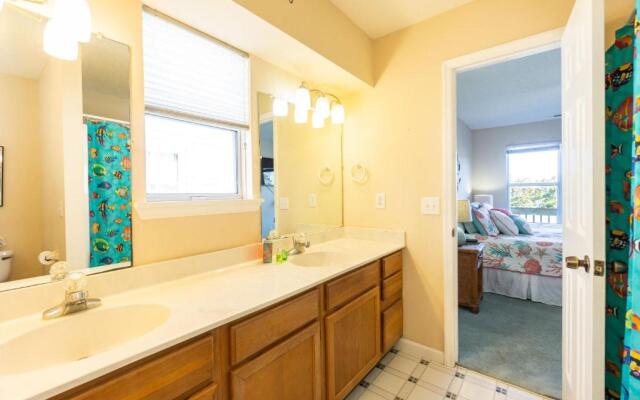 See Otter by Oak Island Accommodations