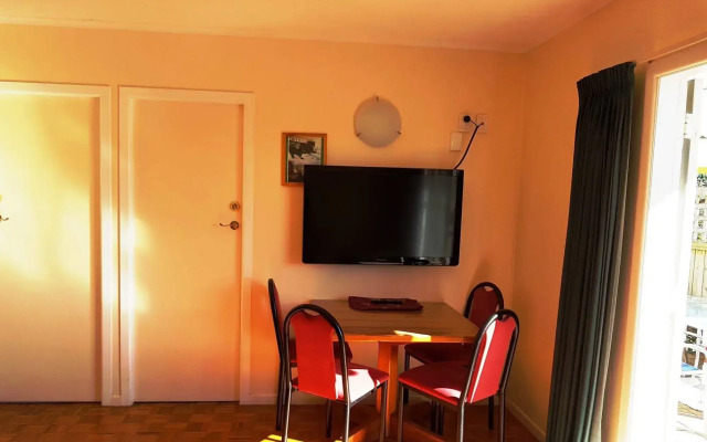 Rainbow Point Motel