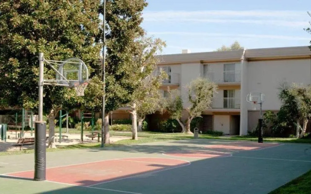 eaves Woodland Hills