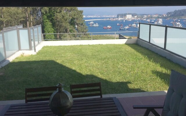 Apartment With 2 Bedrooms in Illa de Arousa, With Wonderful sea View a