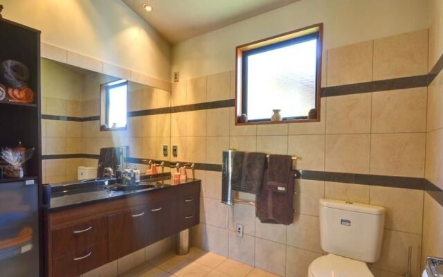 Aries Lake View Villa