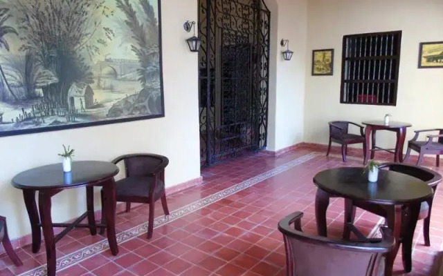 Hotel E Colonial