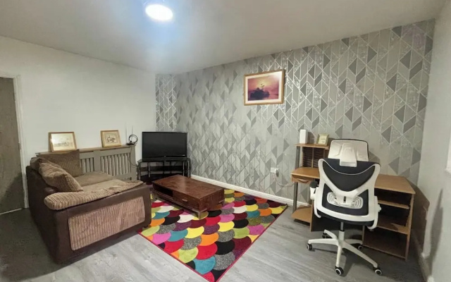1 Room Ensuite Flat - Sleeps 2 With Sky Full Fibre
