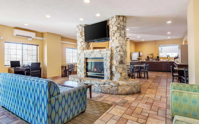 Quality Inn & Suites Lincoln North